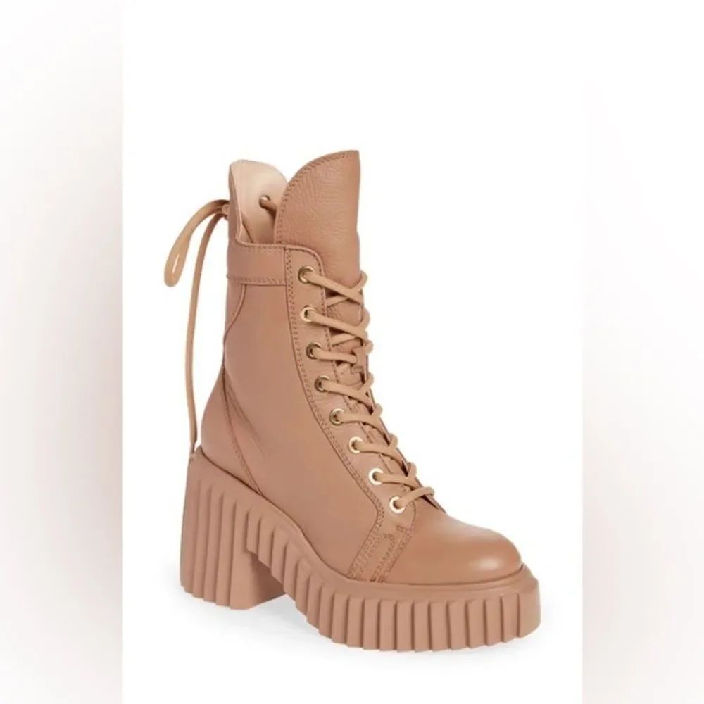 AGL ATTILIO GIUSTI LEOMBRUNI
Tania Platform Boot In Camel Size 37.5